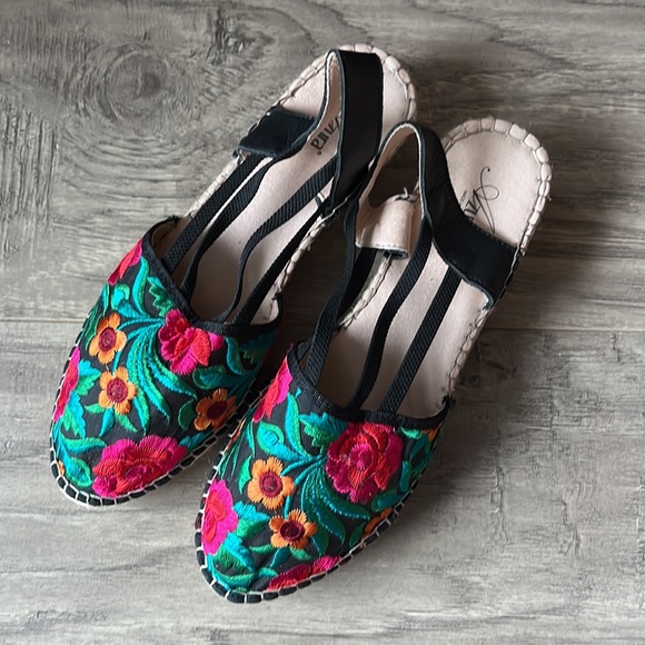 Azura Sandals - Picture 4 of 6